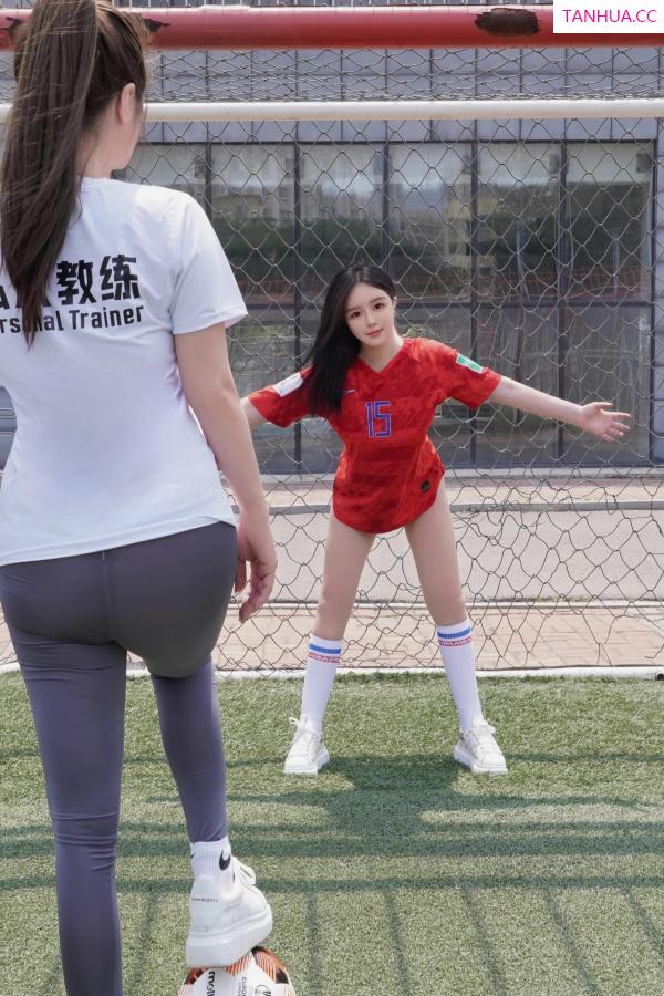   [XiuRen]高清写真图 2024.06.20 No.8733 小薯条nienie 美腿丝袜第38张图片